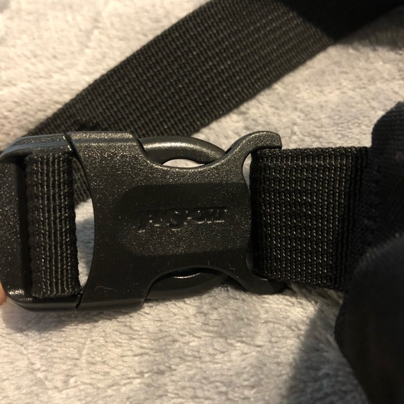 nwot,jansport,black 80's style fanny pack!! - Picture 4 of 4